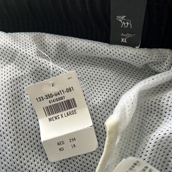 Abercrombie and Fitch Lined Shorts Black - Picture 6 of 6